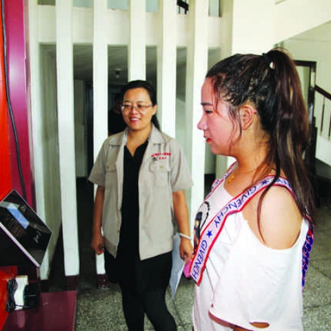 為加強(qiáng)公司機(jī)關(guān)基礎(chǔ)管理，公司機(jī)關(guān)自本月1日起實(shí)行考勤刷臉管理制度